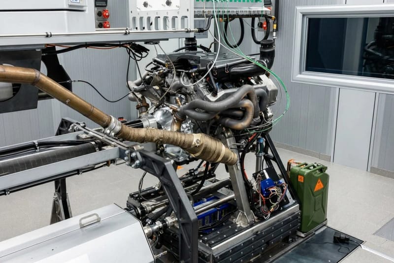 Erst nach bestandenem Test geht der Motor raus