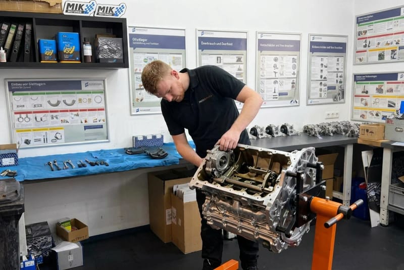 Jeder Motor von Hand aufgebaut
